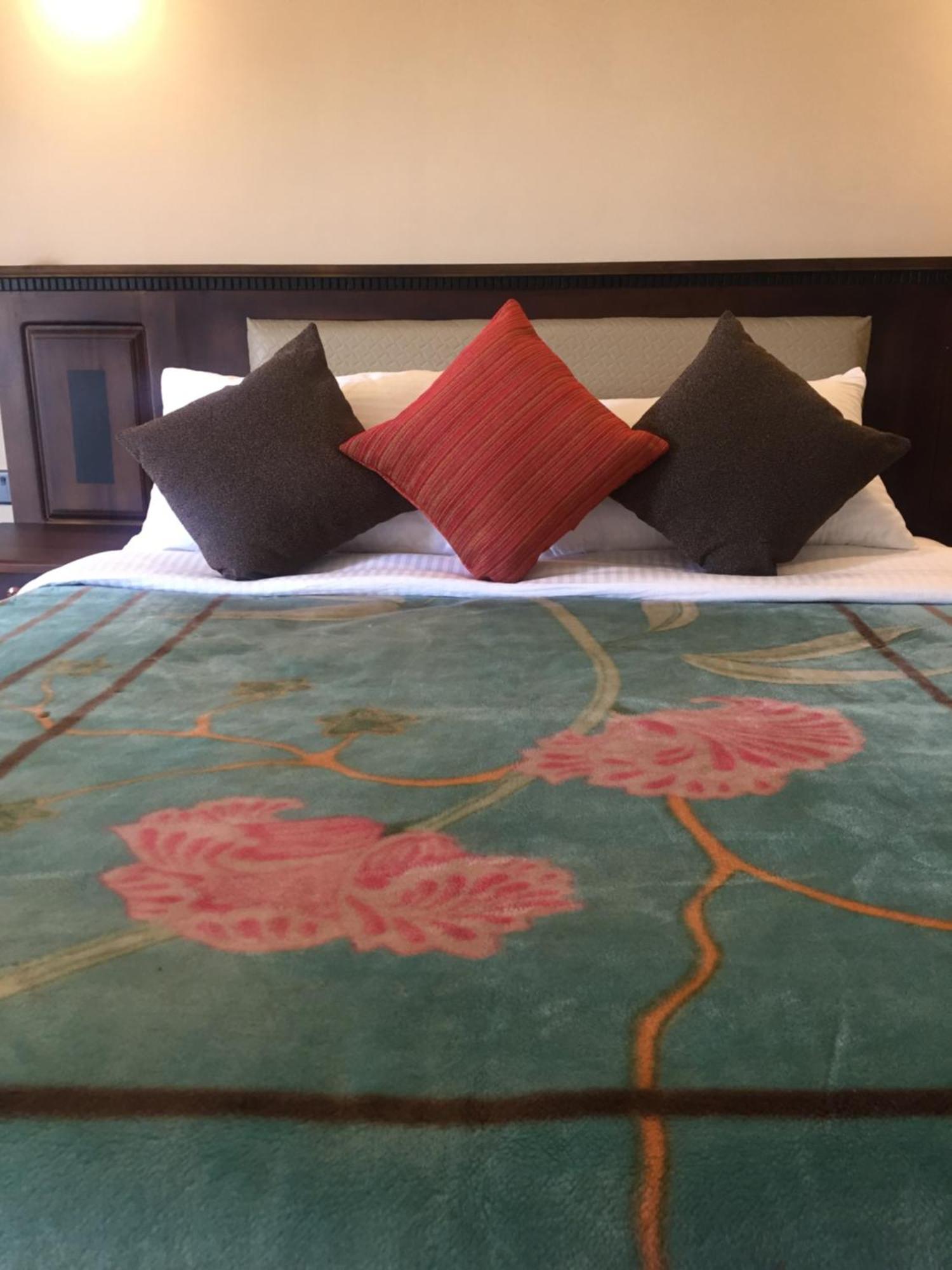 Suriya Guest Hotel นูวาราเอลิยา ภายนอก รูปภาพ