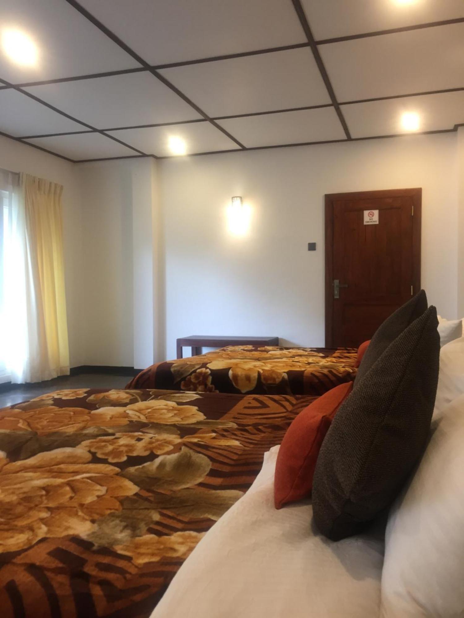 Suriya Guest Hotel นูวาราเอลิยา ภายนอก รูปภาพ