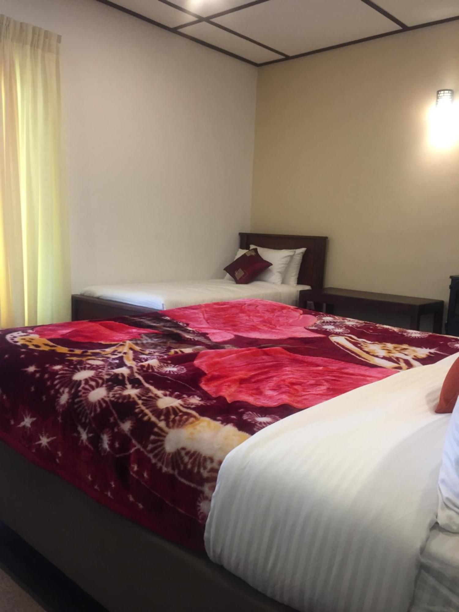 Suriya Guest Hotel นูวาราเอลิยา ภายนอก รูปภาพ
