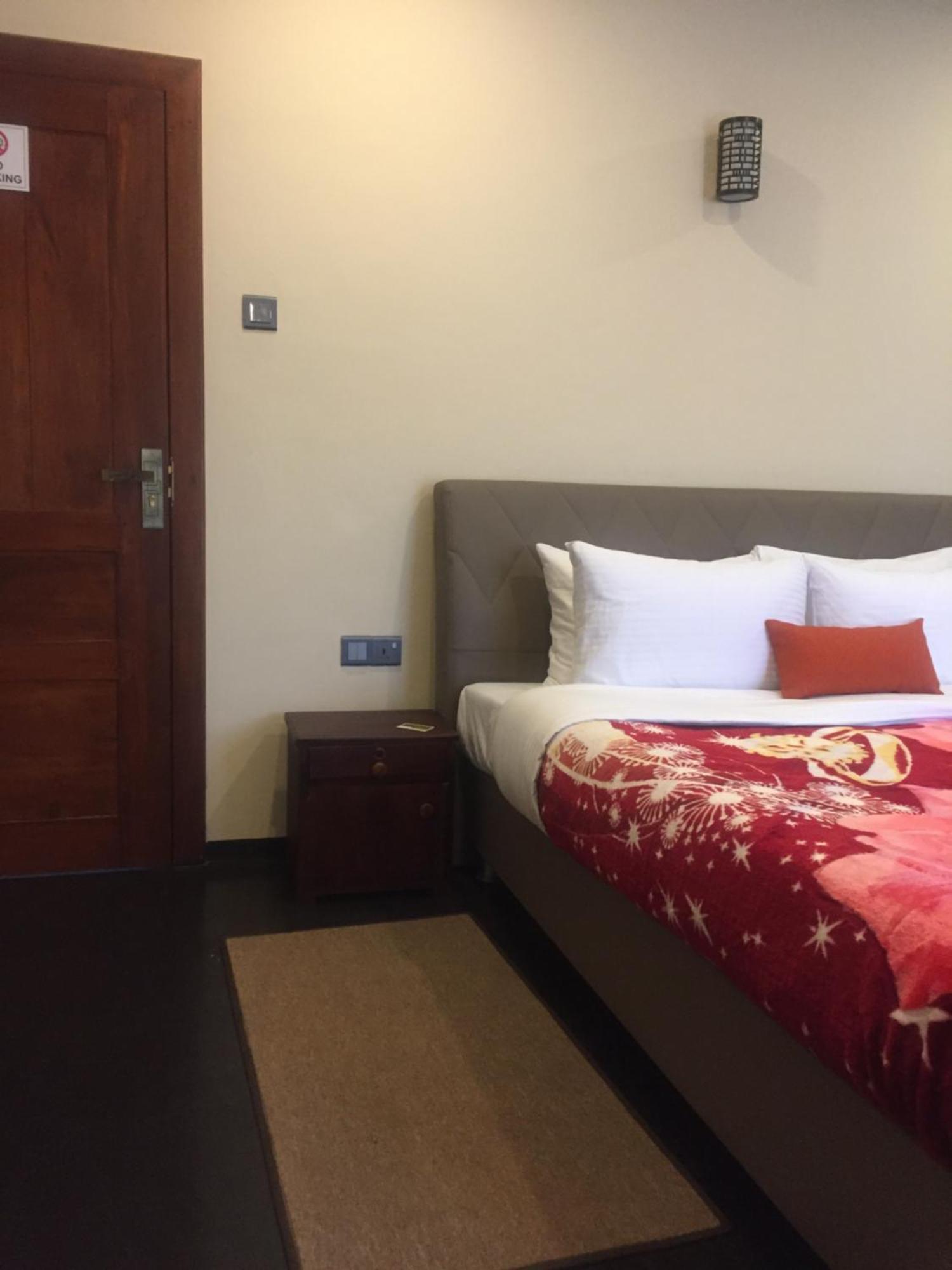Suriya Guest Hotel นูวาราเอลิยา ภายนอก รูปภาพ