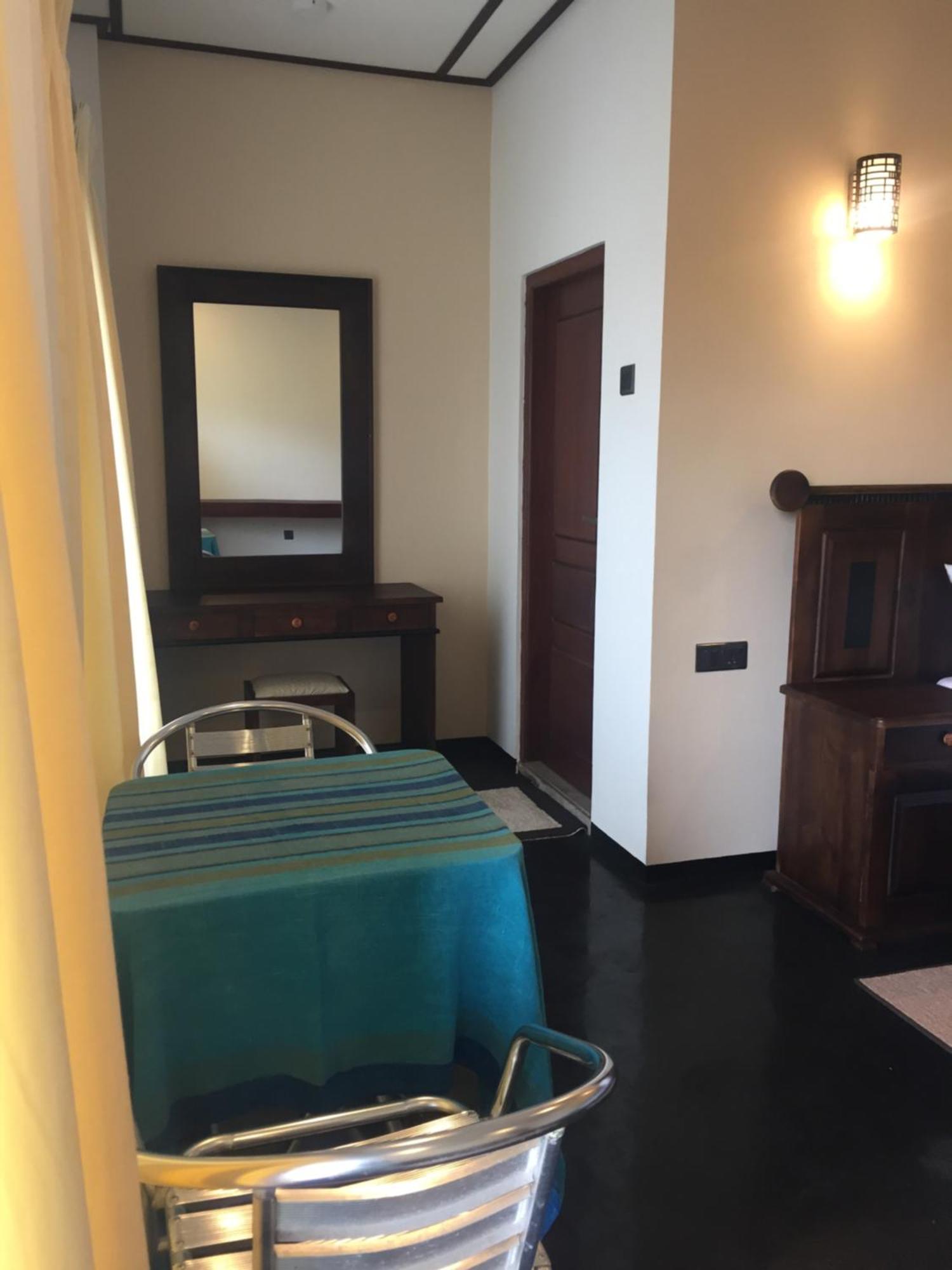 Suriya Guest Hotel นูวาราเอลิยา ภายนอก รูปภาพ